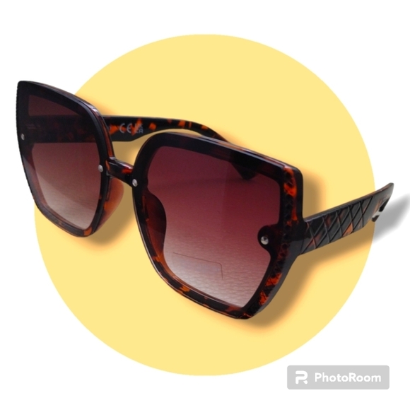 ? Nwt Vince Camuto Tortoise Buttefly Square  Sunglasses